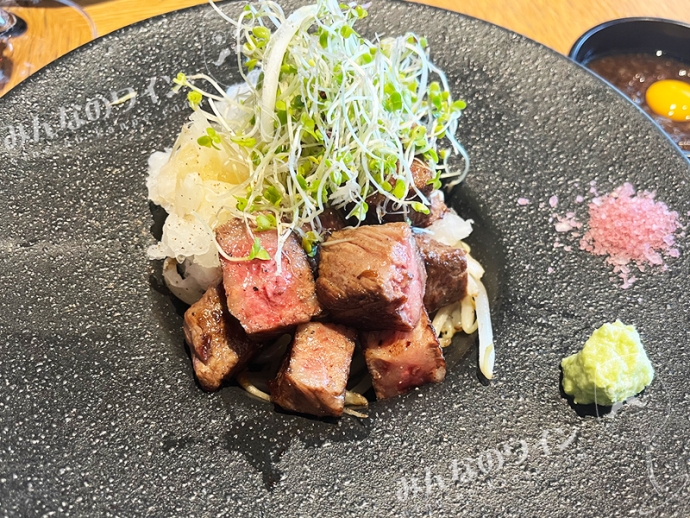 “肉に合うワイン”の進化系──マルケス・デ・リスカルの革新と伝統を味わう